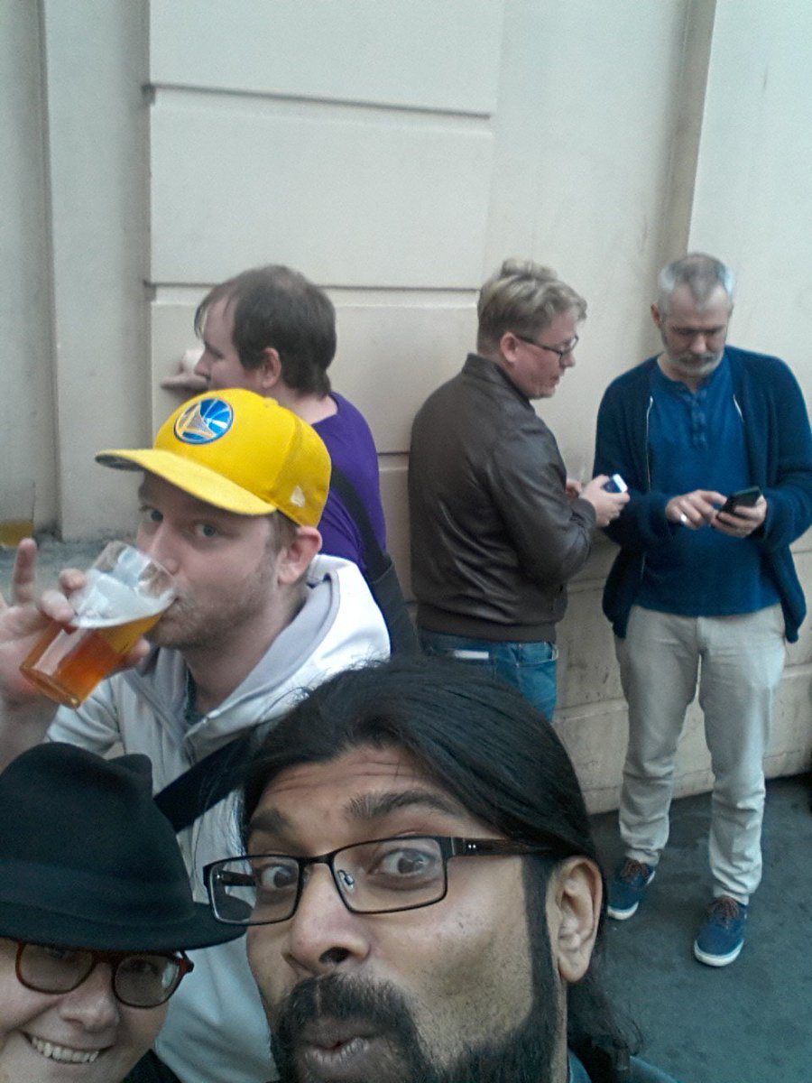 ArtofZod's tweet photo. A great night out, hope @ThePenDrake and his BF(forgot name!) have a safe trip home! @jmhorse @modelevat @Bastett @Televassi @Huskyteer @BayleiAutumn #postconvention #FridayFeeling https://t.co/294xc7A74B