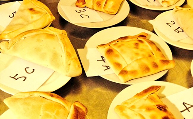 Como todos los años, los CRONISTAS GASTRONÓMICOS estamos armando la lista para elegir la MEJOR EMPANADA de Santiago. Si tienes algún dato, danos el nombre y su dirección para incluirlo en nuestra lista. #MejorEmpanada
