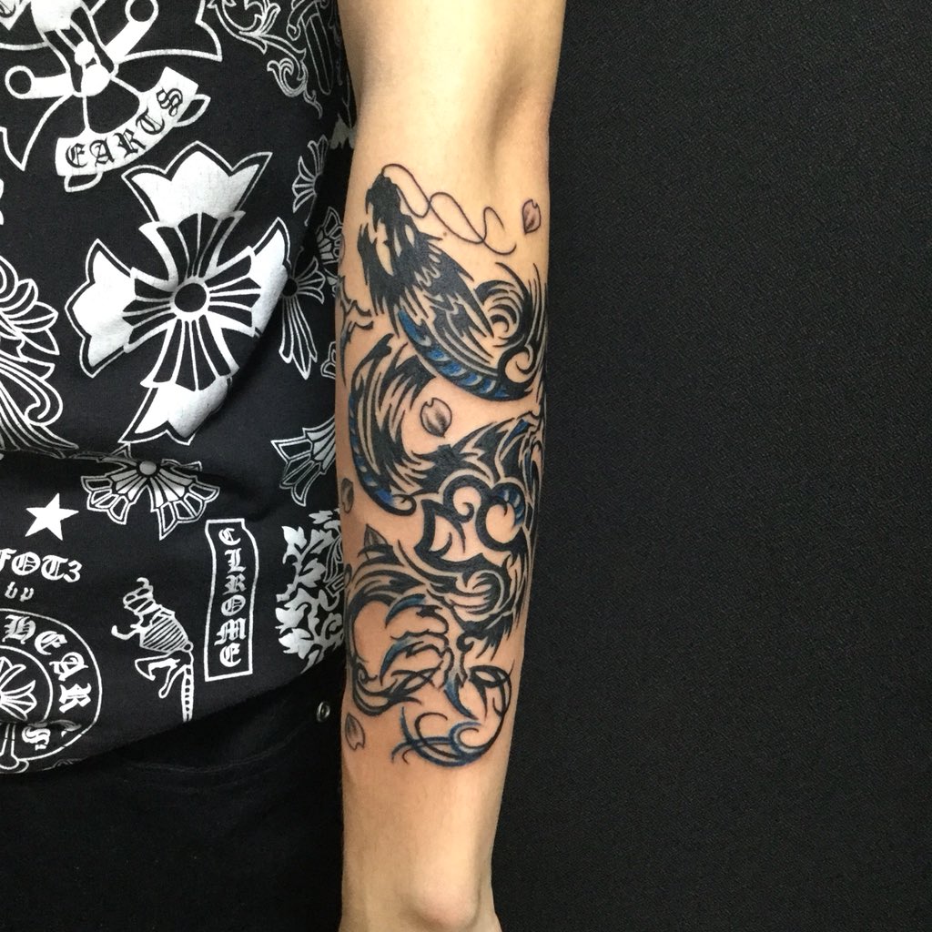 新宿タトゥー Fox Gate Tattoo على تويتر 腕に龍トライバル 6月6日 本日も営業中 和彫りからワンポイント トライバル B Gまでオールジャンル対応のタトゥースタジオ 東京新宿fox Gate Tattoo 新宿駅徒歩7分 個室ブース完備 その他のタトゥー作品は 新宿タトゥー Fox Gate Tattoo على تويتر 腕に龍トライバル 6月6日 本日も営業中 和彫りからワンポイント トライバル B Gまでオールジャンル対応のタトゥースタジオ 東京新宿fox Gate Tattoo 新宿駅徒歩7分 個室ブース完備 その他のタトゥー作品は