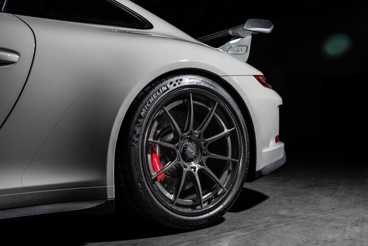 ForgelineWheels's tweet photo. Looking to #lightenup? This #Porsche #991GT3 did it with #Forgeline #CarbonForged #CF205! https://t.co/BvRwKm5qBL https://t.co/2zMWGJTP7G