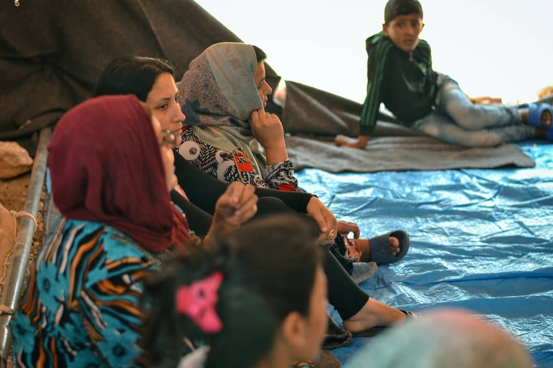 max_f_diana's tweet photo. 05/06, UNFPA mission to #Afrin #IDP's in #TalRefaat area. Partners providing #EndGBV session + services & distribution of #PLW kits. 500 families, mostly women-headed found refuge here.
@sarc_aleppo distributing kits & #MSJM #ReproductiveHealth #GBV services
@UnfpaSyria @UNFPA https://t.co/8e4bFq0ZBq