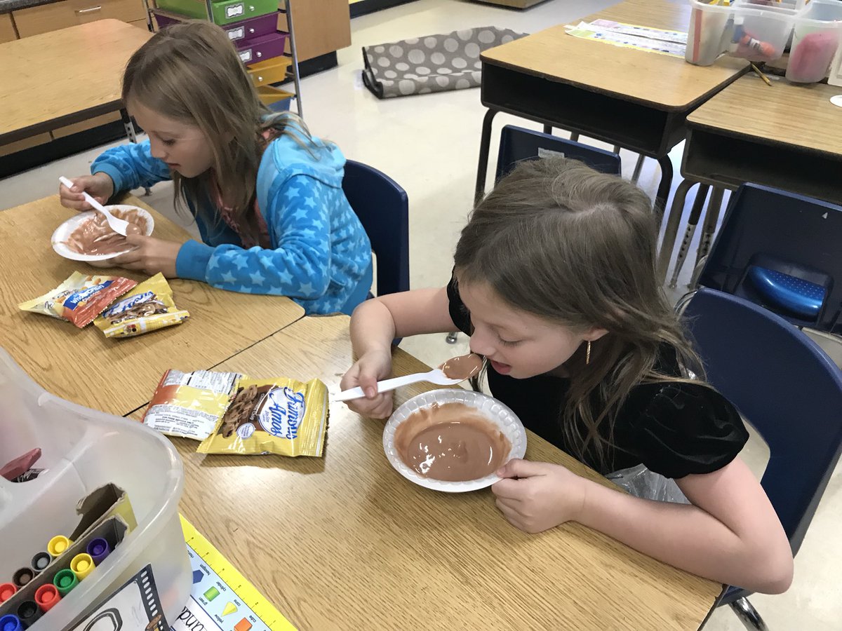 MrsMHawkins's tweet photo. Summertime Bingo and ice cream sundaes with good friends for our last Teacher Time of the year! #MonaviewMoments https://t.co/BnUPMicRis
