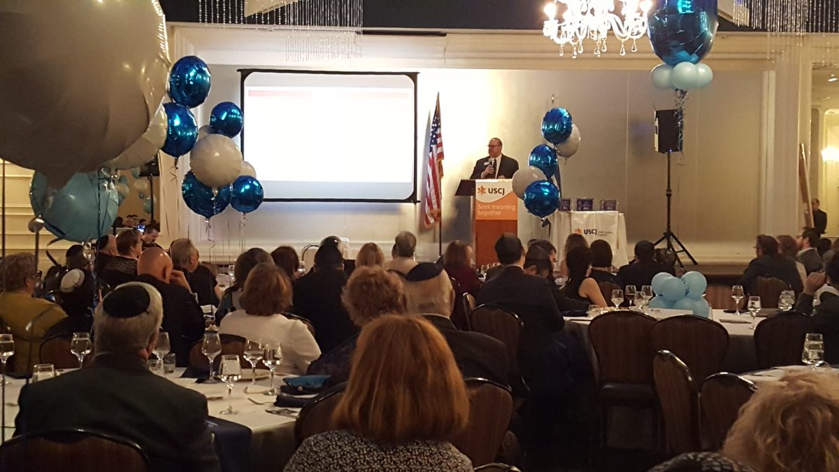 Linda_Sussman's tweet photo. A room filled with love and ruach @METNYUSY Scholarship Dinner honoring Matt Fassler, Alan Reid &amp; Jackie Glosser.  @METNYuscj deeply appreciates all the hard work of Alan Reid our own #METNY #USCJ District Chair. https://t.co/Gf6FBcd5yz