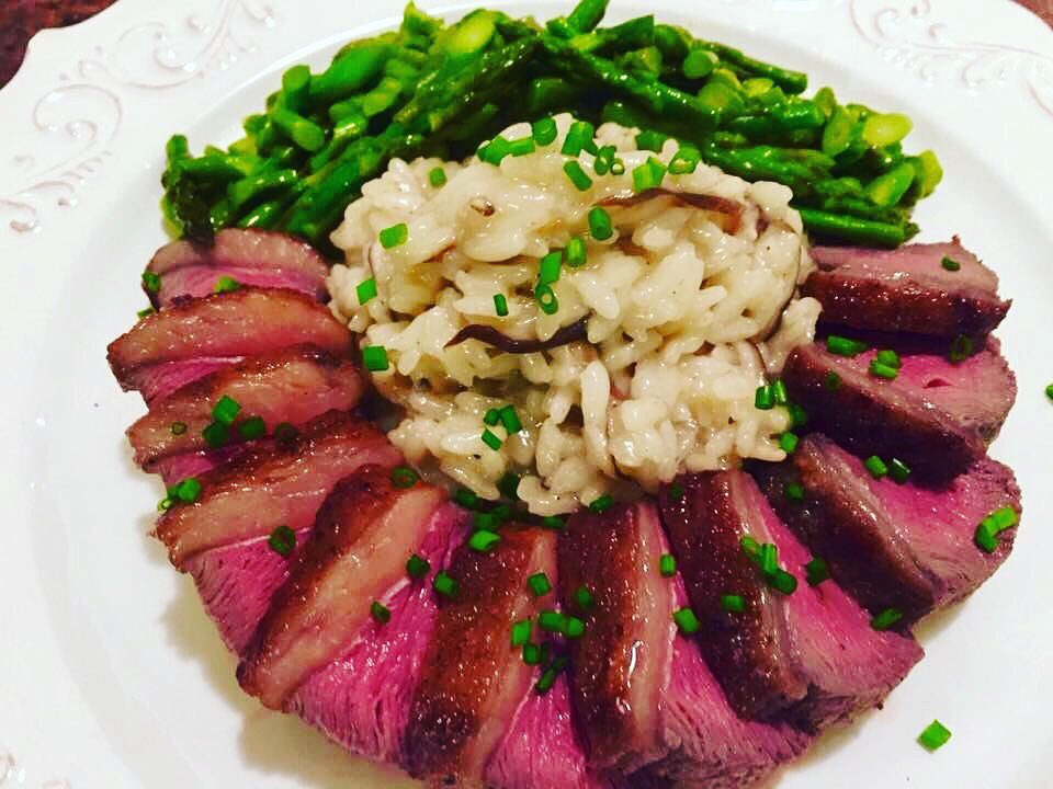 Picanha Confit + Shiitake Risotto + Local NJ Asparagus.
#picanhaconfit #picanha #tbt #tb #topsirloin #shiitake #mushroom #asparagus #estclean #ctbites #cteats #cteatout #ctdelicious #ctfoodie #sharethechef #popupdinner #winedinner #foodandwine #eucomocultura #newtownct
