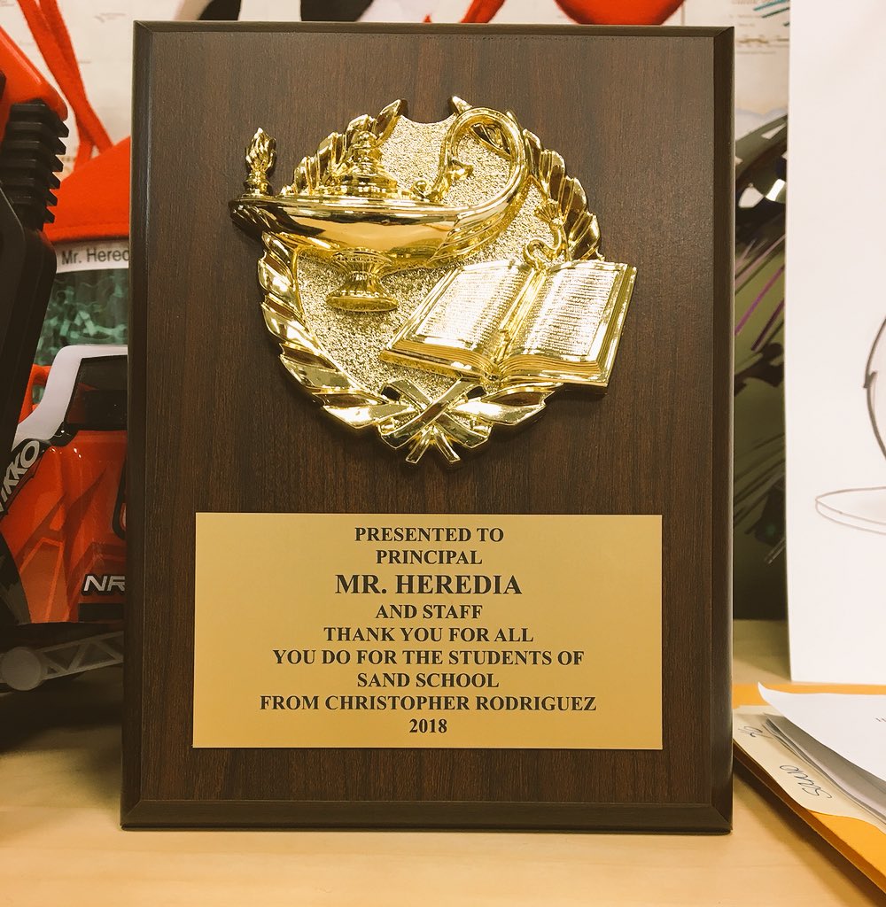 sandhartford's tweet photo. When families recognize our principal! #leadership #cultureclimate #buildingcommunty #recognize #SANDStrong #ThisIsUs #DidYouKnow https://t.co/ptxDVhZ91S