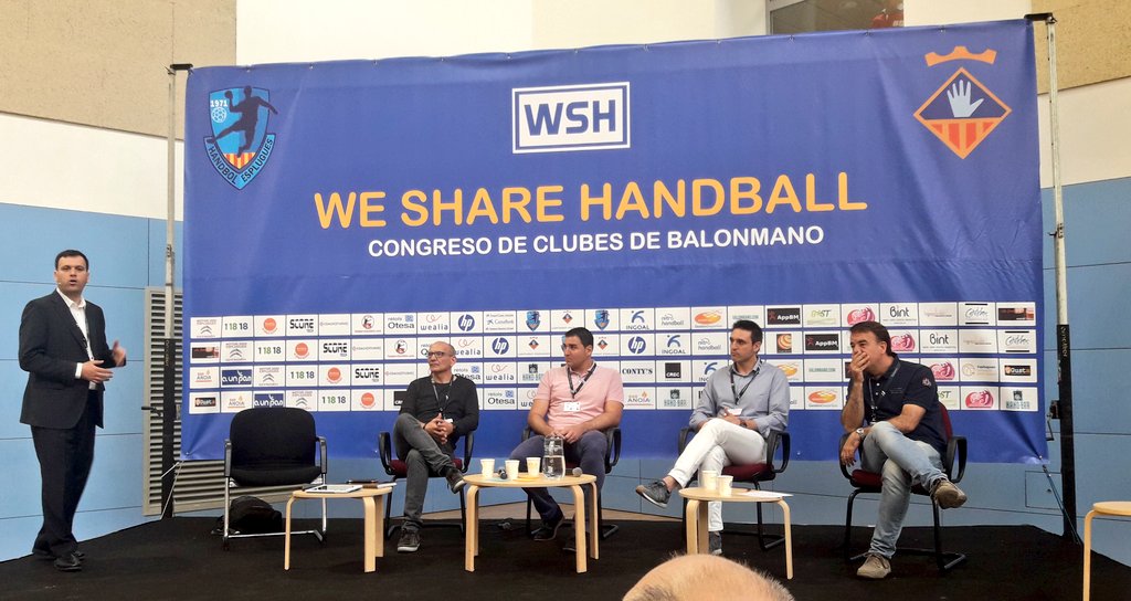 AtleticoGuardes's tweet photo. Somos unos afortunados 🙌. Dentro de muchos años, podremos decir orgullosos que estuvimos en el primer @WeShareHandball. Suena a tópico, pero las cosas que se hacen con pasión solo pueden salir bien. Escuchar, aprender, compartir... ¡para hacer más grande nuestro #balonmano! 👏 https://t.co/c7HEdkBQQ1