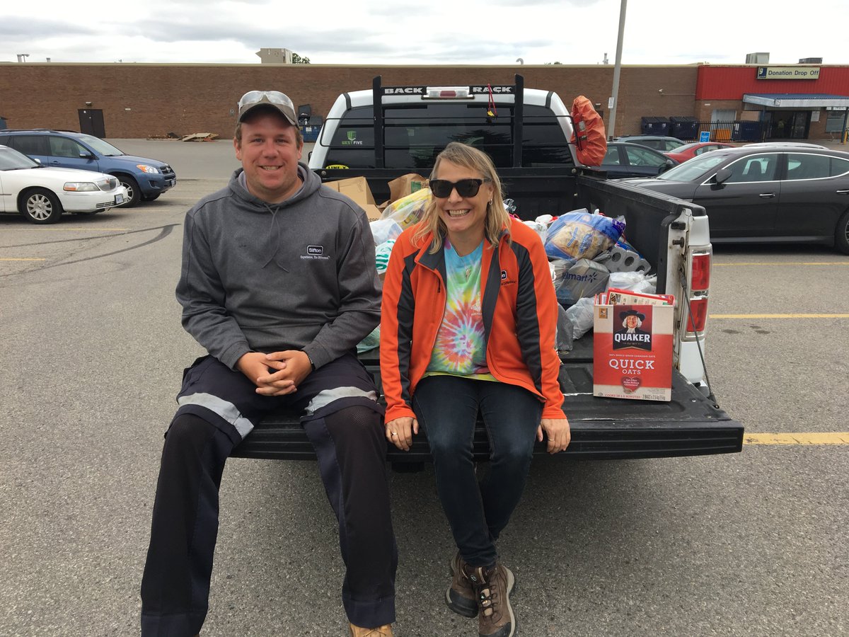 CityofLdnOnt's tweet photo. The #CurbHunger team received generous donations in Zone B today for the @LondonFoodBank1 Thanks to participants and volunteers! We'll be in Zone C tomorrow. #ldnont https://t.co/kMwptm4YIO