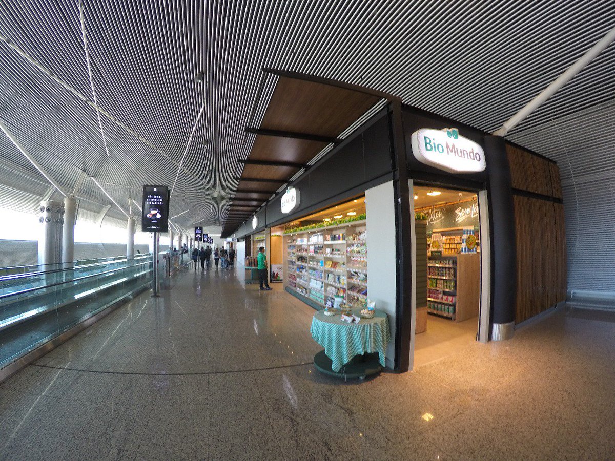 AeroportoBSB's tweet photo. Você sabia que a #BioMundo abriu duas franquias no #AeroportoBSB? 💚🍃 Isso mesmo, agora você pode encontrar essas delícias naturais em dois locais: tanto no Desembarque Doméstico (área pública), quanto no Conector Sul. #Brasília https://t.co/PmYhOZJVIk