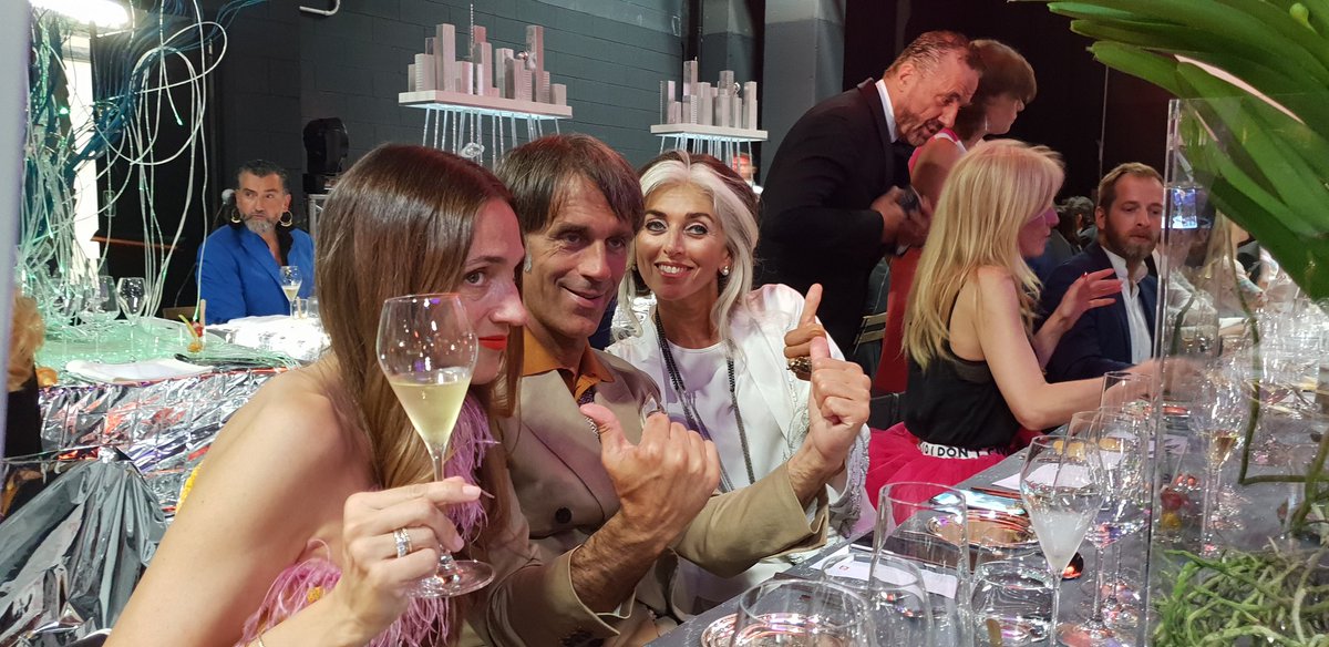 SamsungItalia's tweet photo. Tantissimi ospiti al tavolo Samsung di #Convivio2018 insieme a #GalaxyS9 📸📸@DAVIDEOLDANIDO @PaolaMarella @DilettaLeotta @andreaemichele @lodocomello #ConvivioMilano https://t.co/6RLlakOaeH