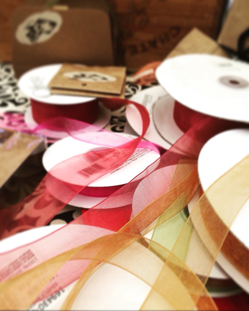 TrevaniTruffles's tweet photo. 🎀Ribbons🎀 are unfurling Tuesdays in RENTON &amp; 
alternating Sats w/ MAGNOLIA (1st &amp; 3rd) UDISTRICT(2nd &amp; 4th) Stay tuned for news on BALLARD. ☀️HAPPY SUMMER ☀️
#shoplocal #neighborhood #chocolate #truffles #summermarket #farmersmarket #handmade #womenownedbusiness #ribbons https://t.co/hcQWpLIHpN