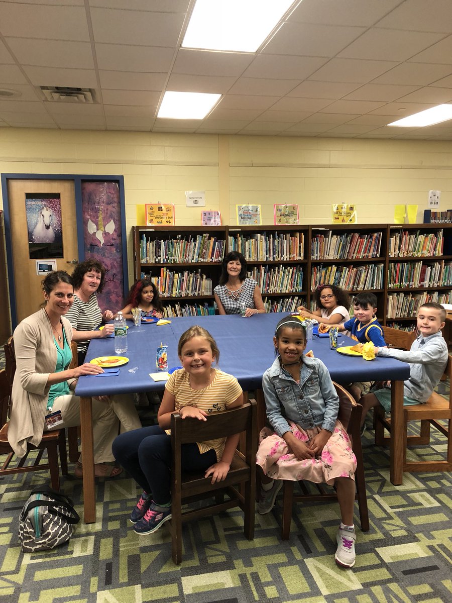 DunfeePride's tweet photo. Student of the Month Pizza Party! #DunfeePride https://t.co/vZH8M5rU0m