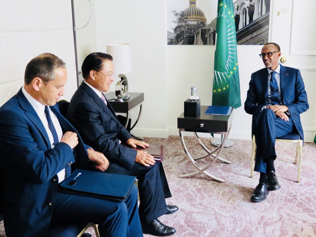 UNIDO_Brussels's tweet image. DG LI Yong and .@CYvetot_ had a discussion with H.E. @PaulKagame President of the Republic of Rwanda on UNIDO’s support to Rwanda’s Industrialization and #IDDAIII. UNIDO will continue to support the Country’s #structuraltransformation