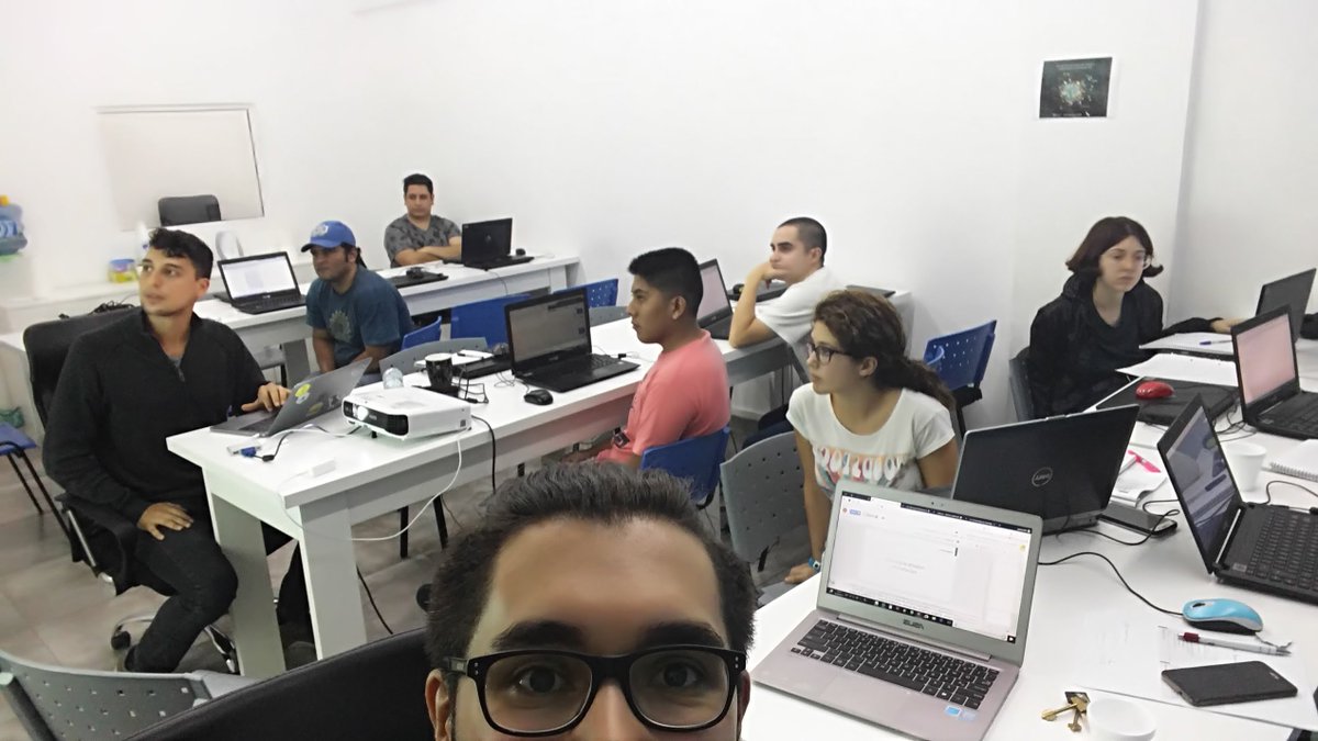 Soy_NM's tweet image. ¡No les conté! Una alumna de este curso #IntroALaProgramación en @OKComIT presentó su página web hecha desde su celular... si si... programó desde su celular ¿Y cuál es tu excusa para no empezar? #AprendeAProgramar