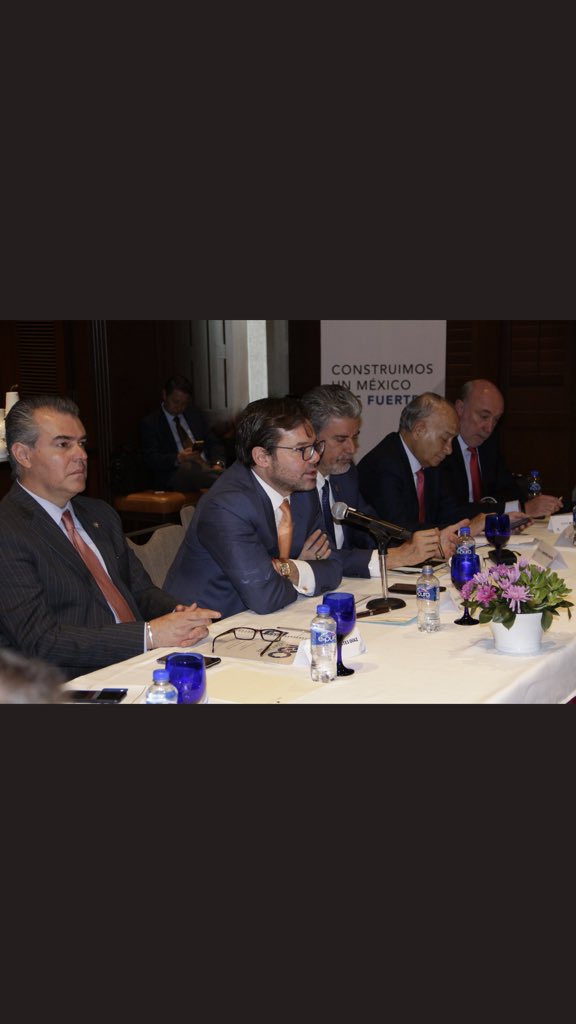 El día de hoy, las comisiones de @canacem presentaron a la comisión ejecutiva de la cámara, y ante nuestro invitado de honor <a href="/fcervantes5/">Francisco Cervantes Díaz</a> Presidente de <a href="/CONCAMIN/">CONCAMIN</a> , las propuestas del sector para los candidatos a la Presidencia de la República #canacem #concamin