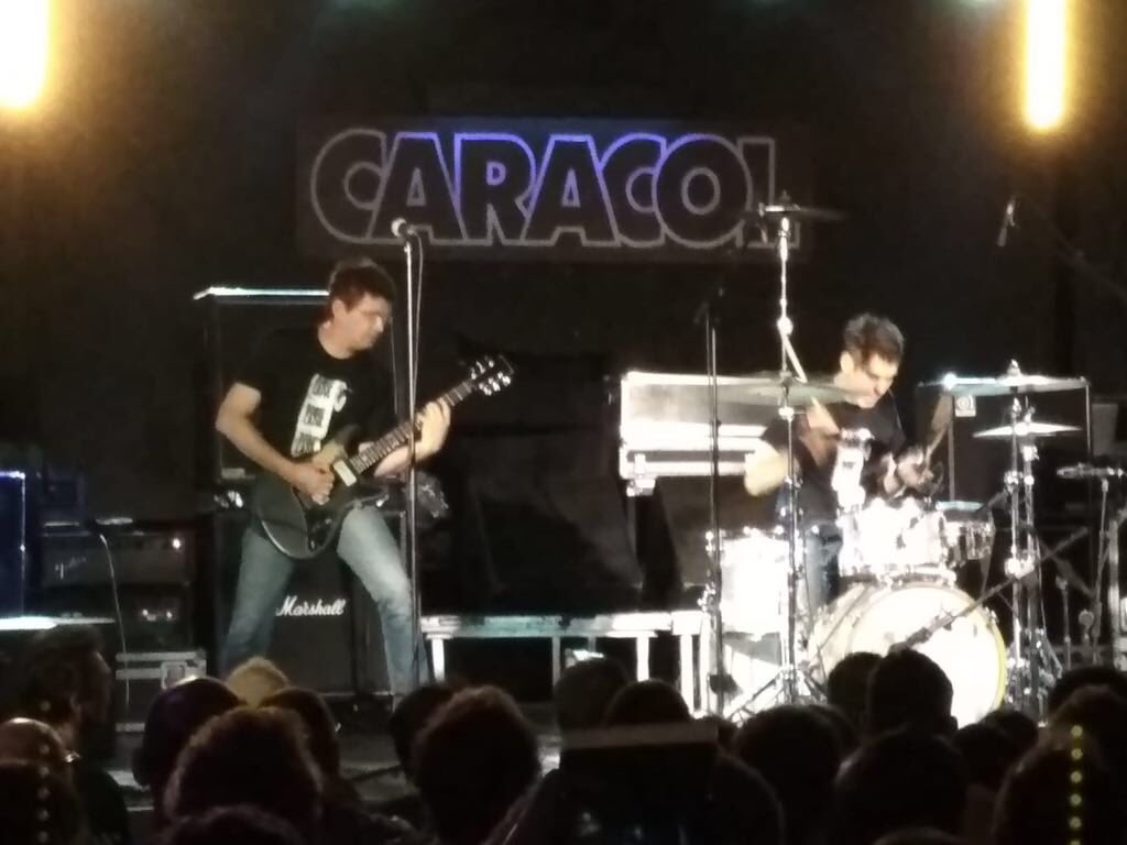 sergio_aloud's tweet photo. Steve Albini y Todd Trainer están tocando en Madrid con la camiseta de #DobleCapa, el grupo de mi hermana y mi cuñado. Fuertísimo. https://t.co/m0QQDvrMY2