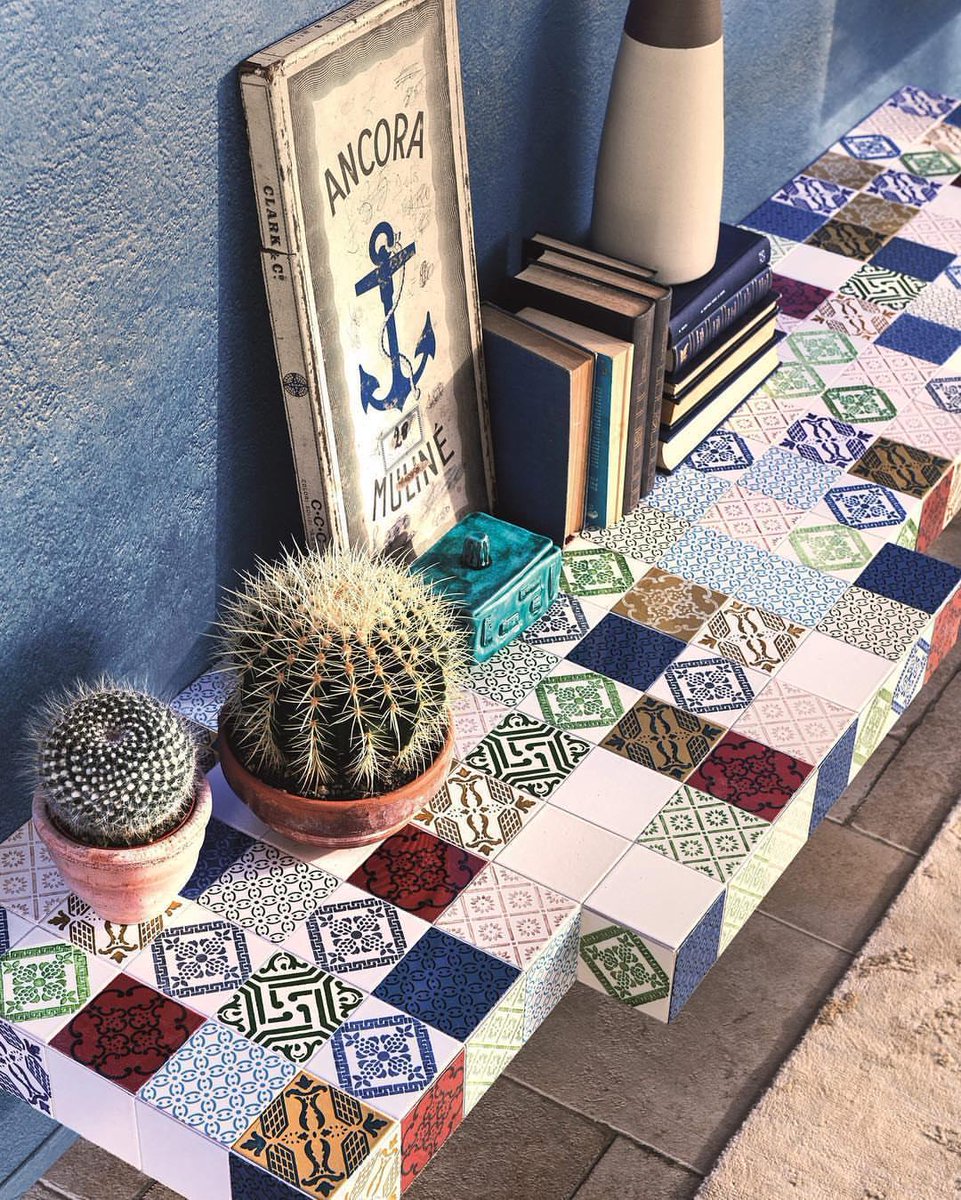 madeamanoitaly's tweet photo. Based on square modules, little hand-painted artworks that combine Arabic and European culture, #MadeTerraneo combines to create irregular shapes to the point of becoming almost like a giant pixel.
Produced exclusively by #madeamano on the idea and project of LAGO SPA https://t.co/rPRTQkbp9i