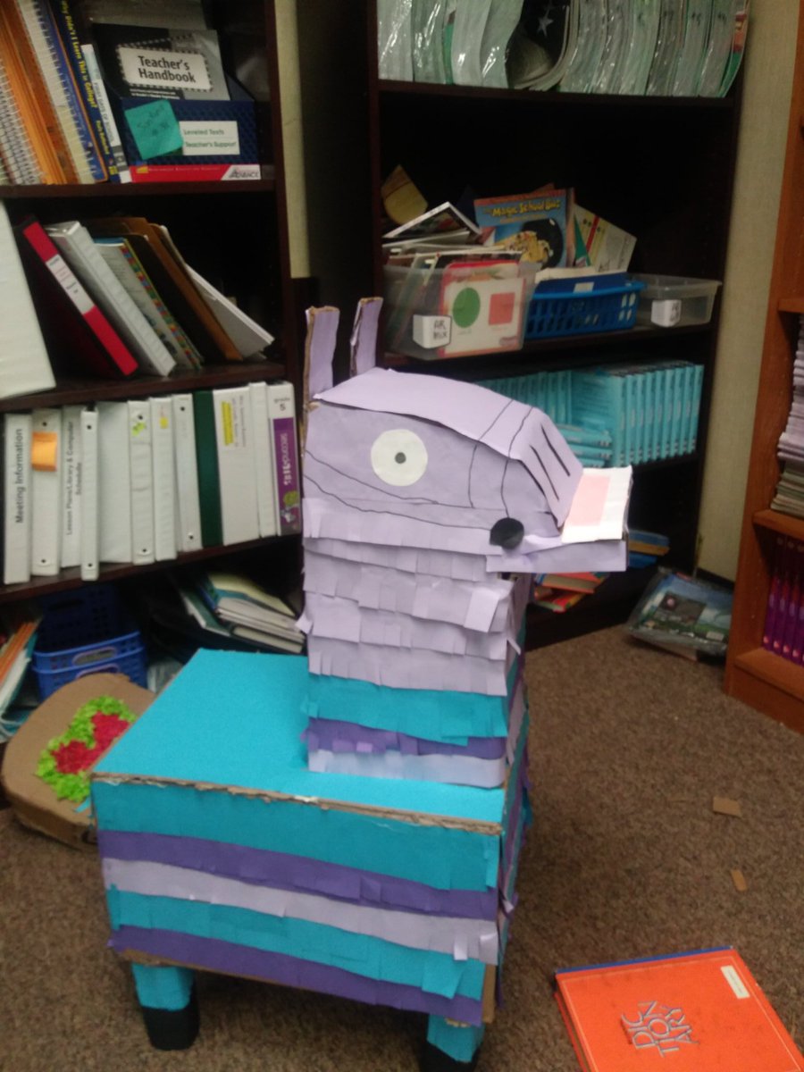 _sxlar's tweet photo. @NickEh30 @SanchoWest There really is a llama https://t.co/SPD8Tz6vdg
