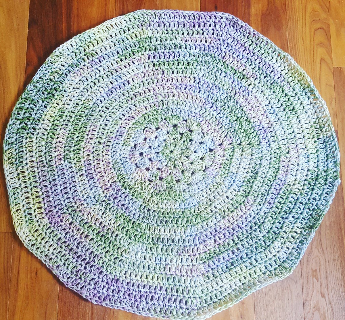 ExplodingStitch's tweet image. Just a little over 5 weeks from the street fair and working on picnic blanket/bags.  I love the colors on this one, it is approx 3ft diameter, working on even larger one. #MillCreek here I come! #picnicbag #blanketbag #crochet