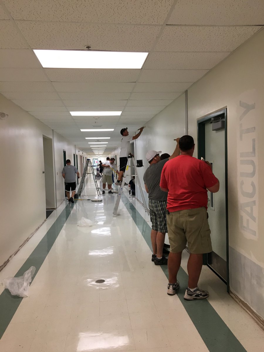 WCSDTitle1's tweet photo. We love our paint crew! Thanks for brightening up our hallways @Redmtelementary @washk12 https://t.co/GFBxt5gr5E