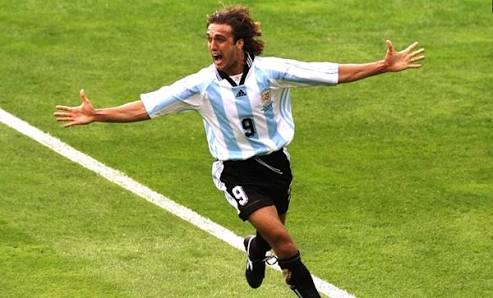 muyitajoel's tweet photo. Batistuta is the only person to score hat-tricks in 2 World Cups. Both were achieved on 21 June of the year, against World Cup debutants (Greece and Jamaica) &amp; each time the third goal was a penalty.
#FIFAWConStarTimes 
#StarTimesUg 
#WorldCup
#WeBuildBrands https://t.co/rQxe9sGA0s