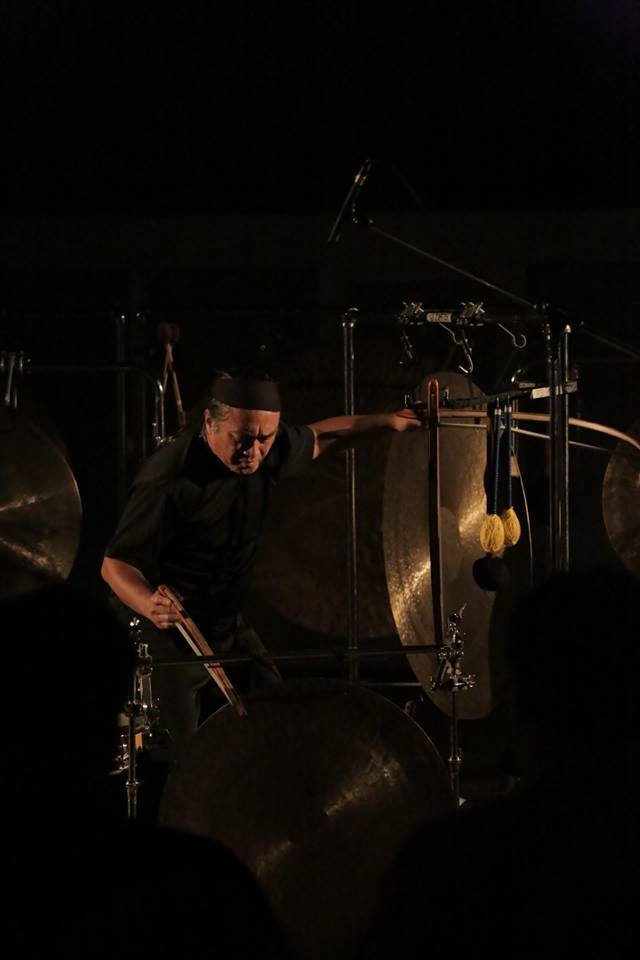 smallworldnotes's tweet image. End of May we closed out the #AsianMusicSeries with the @musicgalleryTO presentation of Tatsuya Nakatani's Gong Orchestra featuring an all-star cast of local musicians participating in the project of this percussive  mastermind. A fitting farewell to the 16th annual edition