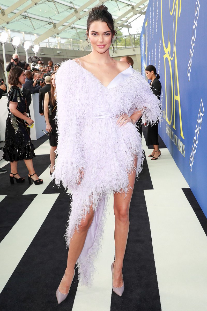 lolsKennyJenner's tweet photo. 2018 CFDA Fashion Awards 💋 https://t.co/CpJsVinCRu