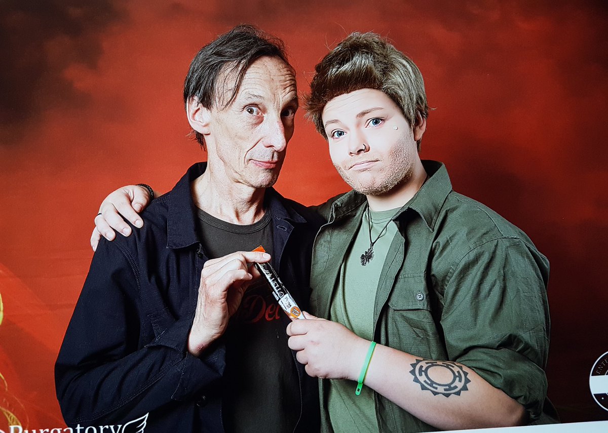 Death gets a reward from King Luci.
I was very surprised how much @JulianRichings was happy about the chocolate. I hope you enjoyed it.

#purcon4 #PurgatoryConvention #Death #Lucifer #Supernatual #SPNFamily #SPN #Cosplay #Actor #fun #chocolate