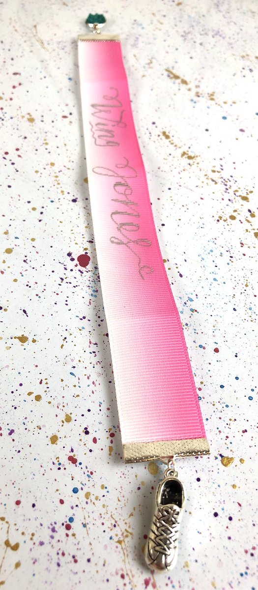 LiteraryGalaxy's tweet photo. First peek of a new design Iโm trying! Wing Jones inspired by @kwebberwrites ๐ ๐ Iโve had this bookmark in mind for so long.
I tried out hand foiling with this ribbon, what do you think?
#WingJones #bookblogger #bookish https://t.co/BMzlz9wWxl