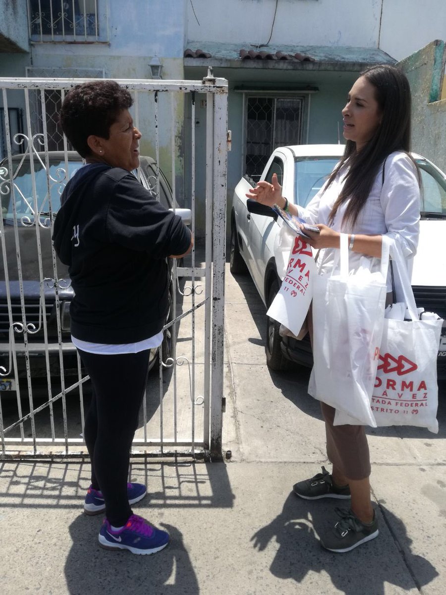 NormaChavezA's tweet photo. Fue una excelente tarde con los vecinos de la colonia Beatriz Hernández.

#YoSíCreo en el 11 https://t.co/0qYVUAtela