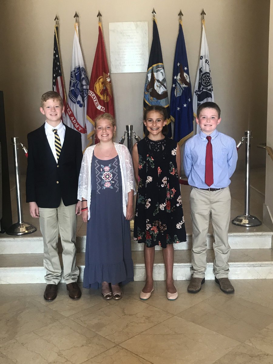 mpisdtigers's tweet photo. Wallace students Luke Thurman, Kit Thompson, Ella Cross and Tanner Marshall laid a wreath at the Tomb of the Unknown Soldier during a trip to Washington, D.C. What an honor! #mpisdproud https://t.co/v5SgdGkjxk