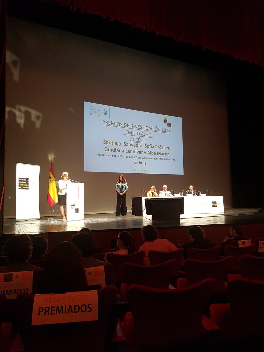 sofipros's tweet image. Pruebas gráficas de que hemos recibido el premio 😏😏 y además nos invitaron a la sesión anual de la agencia, que fue super interesante. #trackula