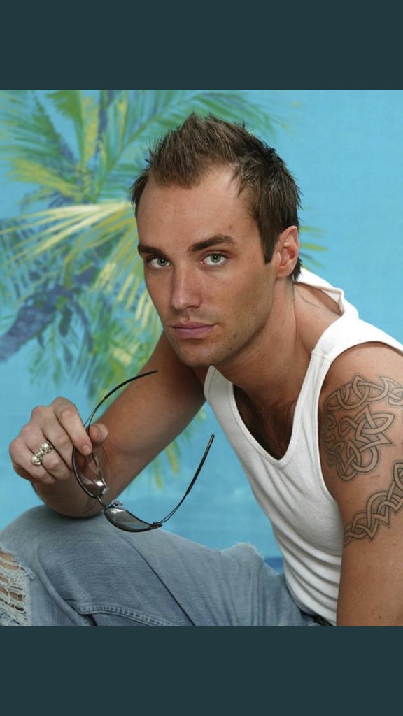 CalumBest's tweet photo. Celeb Love Island 2005 😂 and 13 years later . https://t.co/VKVEEnvl4d