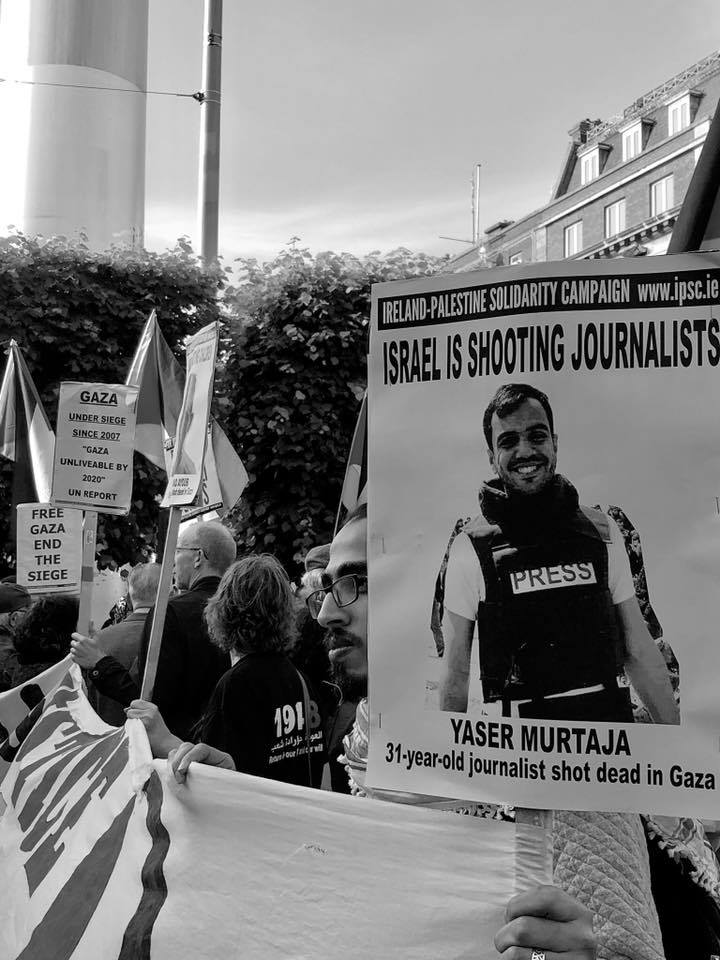 ipsc48's tweet photo. Some photos from this evening's #GreatReturnMarch solidarity demo in #Dublin. 

Thanks to all who came out at such short notice.  (1/2) https://t.co/H1ZS5sgq7z