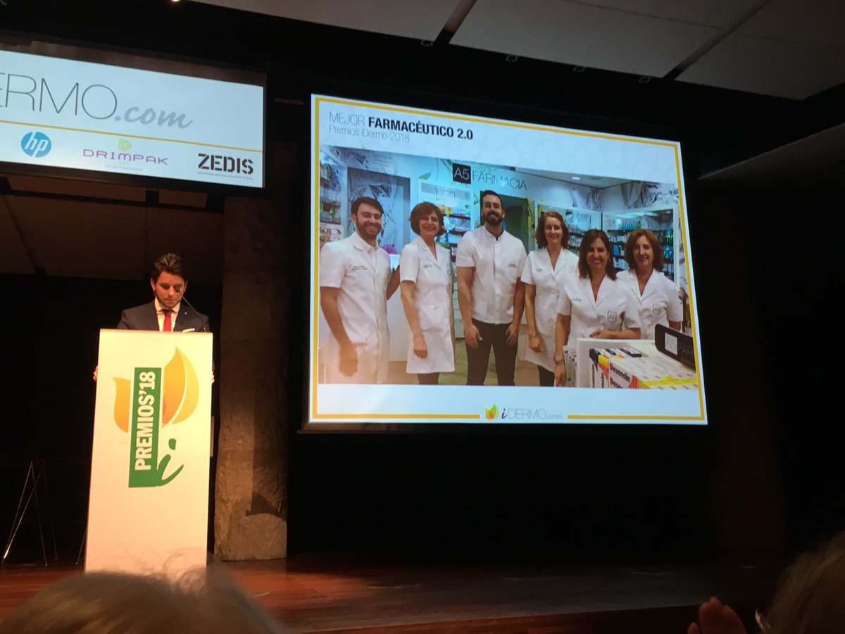 gemaherrerias's tweet photo. Gracias a @idermo_es enhorabuena a @boticariagarcia y a @pazferragut y mil gracias a mi querido @erickmadrid por recoger el premio! @a5farmacia al completo en modo virtual! https://t.co/T5ImGCEHOU