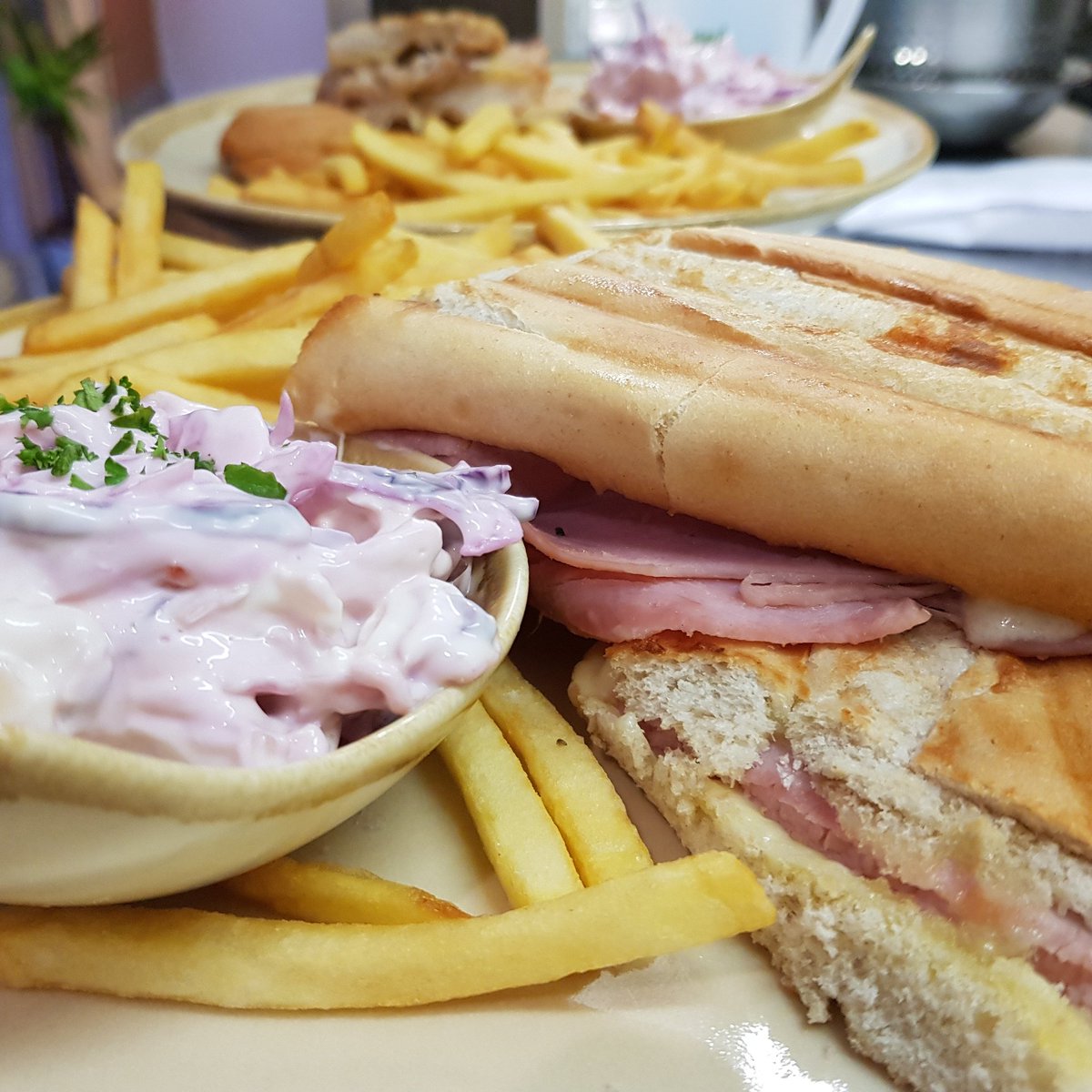 Robin`s Oak Bar & Grill Hull (@restaurantrobin) on Twitter photo 