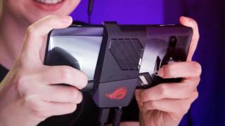 brazilbumbum's tweet image. #missbumbum Asus 'phone with a fan' ... - brazilbumbum.com/asus-phone-wit… #ClassesOfComputers #ComputerHardware #Computing #Intel #Laptop #Lenovo