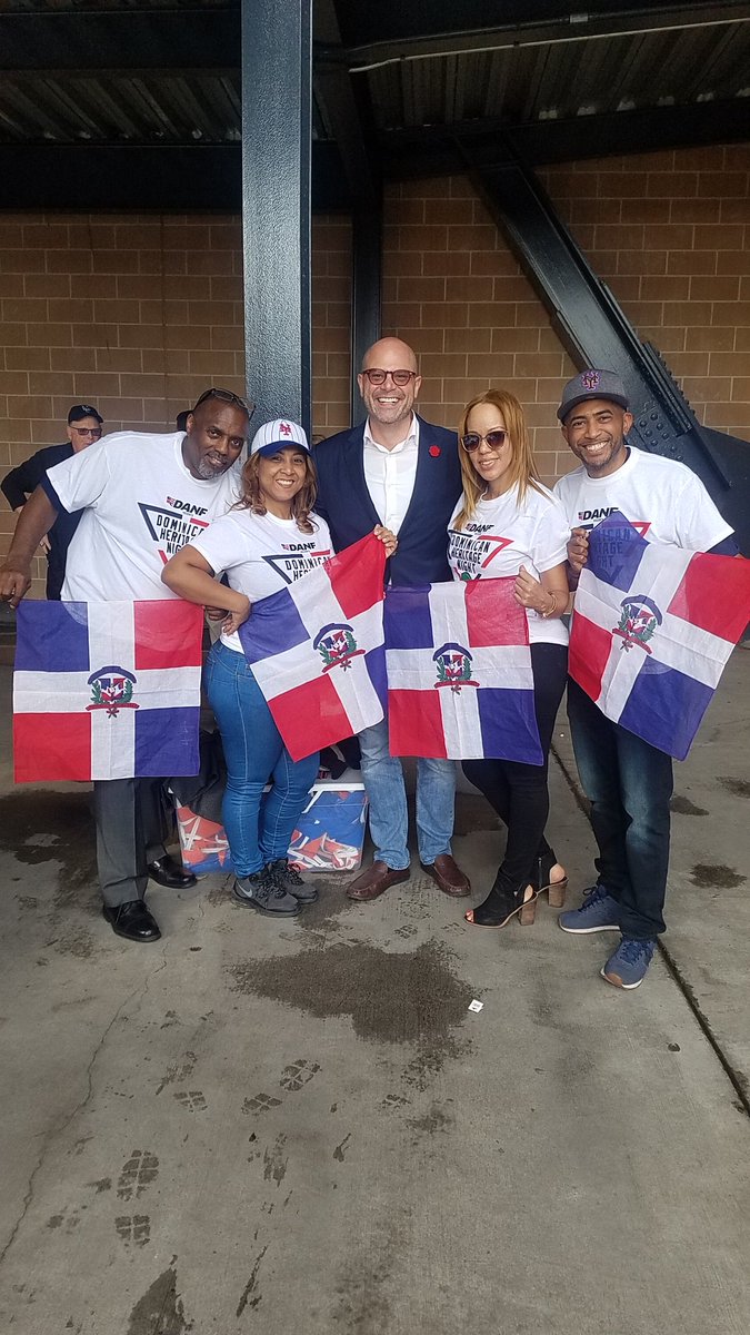 NYDO_1993's tweet photo. Celebrating Dominican Heritage Night @CitiField by #DANF https://t.co/YcmJIJWr3O