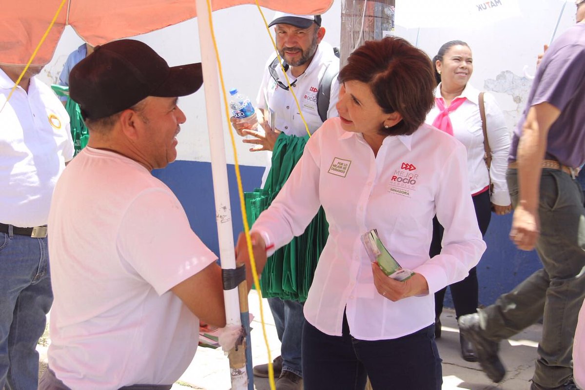 RocioRebolloM's tweet photo. En recorrido por Francisco I. Madero, estuve saludando y platicando con la gente. 
¡Gracias por darse el tiempo de escuchar nuestras propuestas! 

¿Qué queremos? #AvanzarContigo y que nuestras familias vivan mejor. ¿Cómo lo vamos a hacer? Trabajando juntos. https://t.co/vJrYQxdhXh