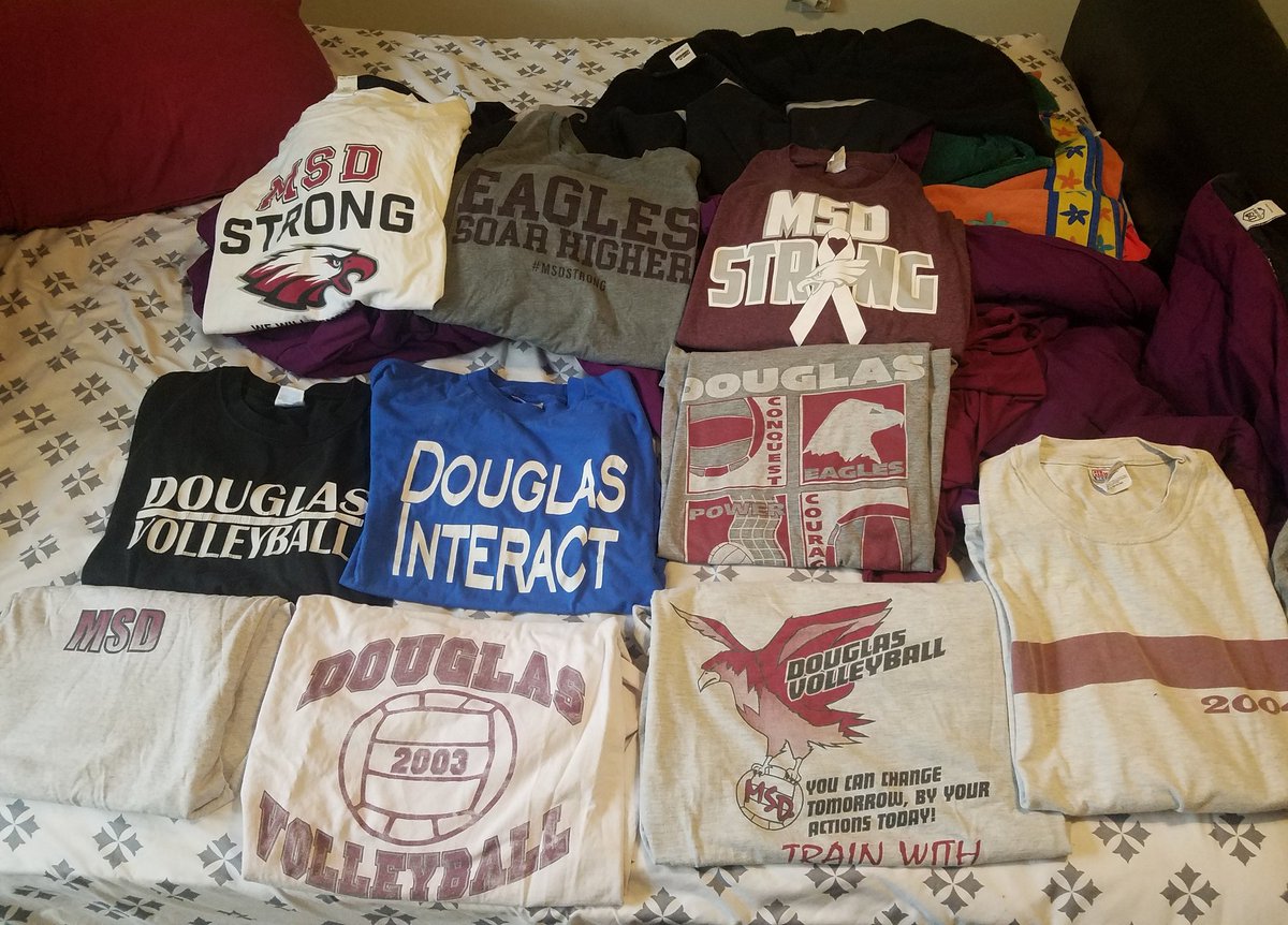 kilahrabbit's tweet photo. Getting ready for the #FeisBowl this weekend. I hate the fact this is happening, but I will always wear my #MSDPride proudly! #MSD2004 #MSDALUMNI Once an Eagle Always an Eagle β€π¦
https://t.co/8Uv0BibEc8