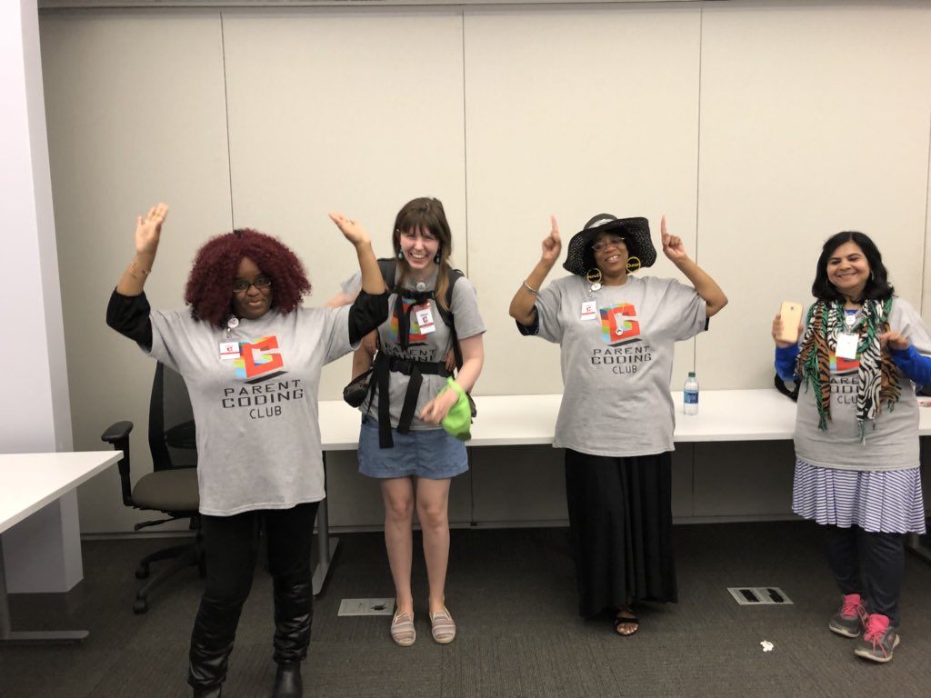 Thyatiria's tweet photo. Great Day at Truman  College celebrating Parents who Code at the Parent University #ParentsCanCodeToo @Syreeta__Inc @SCastro_FACE10 @CPSParentU  @trpresdrj https://t.co/foBefcmj2x