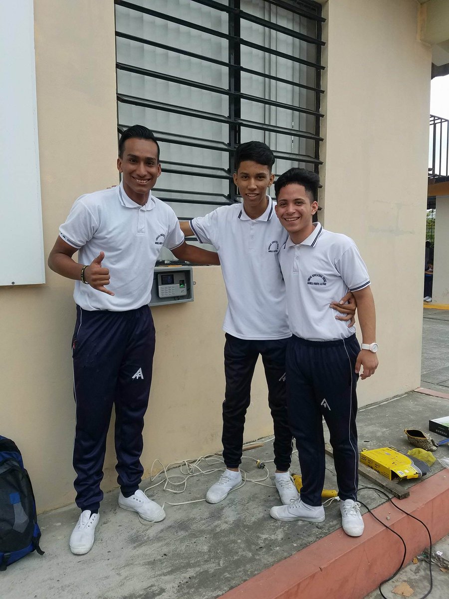 AmarilisF_UE's tweet photo. La #Tecnogia ya se aplica en nuestra UE #RelojBiometrico para la asistencia de nuestros estudiantes
@AgustinLindao @fanderfalconi @RedMaestrxsZon8 @panchocevallosv https://t.co/fT4dzsHIva