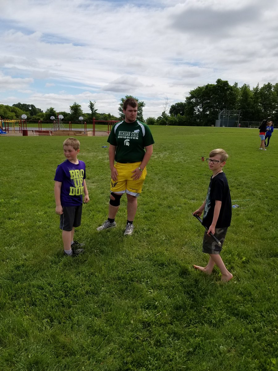 MrLovesClass4's tweet photo. Today, the Michigan State Quidditch team came to talk to my class! They explained the ins and outs of the sport, ran some practice drills and coached them in a few games. The kids had an absolute blast. @ElmsRoad @swartz_creek https://t.co/LmOy4E8RsO