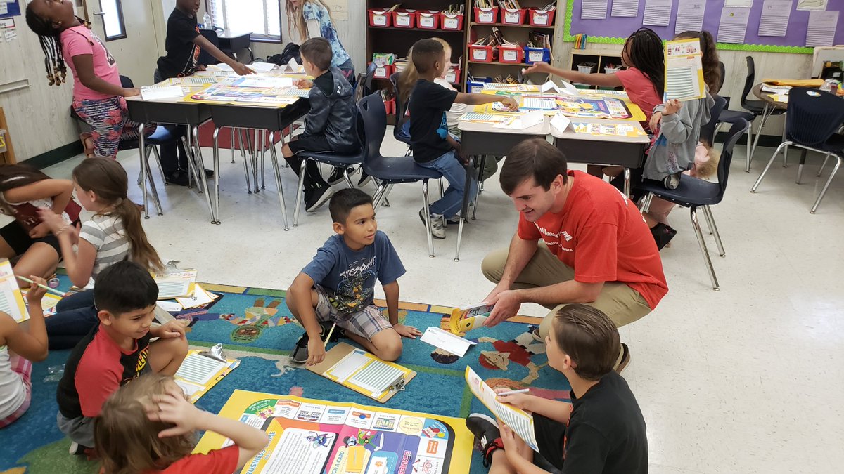 JANorthFlorida's tweet image. Volunteers from @PivotCPAs and @BankofAmerica taught #JAinaDay right before the school year ended at Ortega Elememtary. Thank you volunteers! 😀