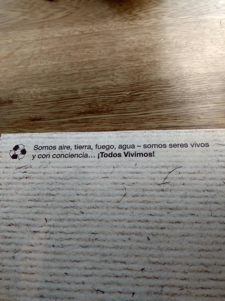 CamiloR2012's tweet photo. "Somos aire, tierra, fuego, agua - somos seres vivos y con conciencia... ¡Todos vivimos!" la frase de @CrepesWafflesCo en su individual reflejando una forma de reciclaje en su restaurante ♻ @SistemasAmbien  @AmbientalUEB https://t.co/F3o7OhJKTZ