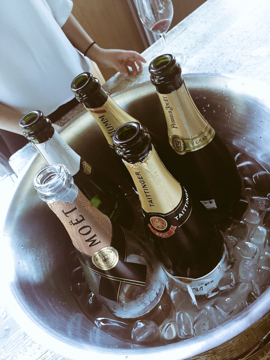 karimemartini's tweet photo. Un evento muy estructurado en RP, montaje, conducción y promoviendo la calidad del mundo del #vino #alfombraroja en #mexico #elconocedor #DegustacionInteligente2018 @elconocedormx @MoetUSA @Maugonsi @MxMoet @RamonBilbaoWine @RamonBilbao @Trazos y los #sommelier top https://t.co/NSiucsfWLy