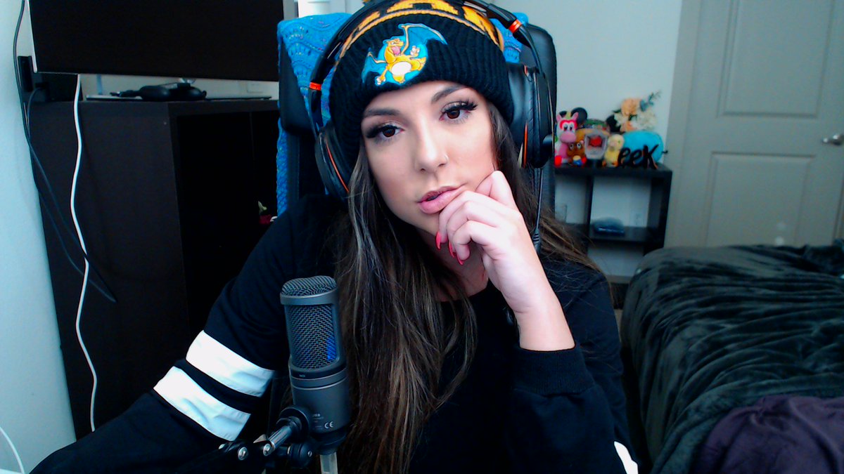 sam gorgeous on twitter it s summer and i m wearing a beanie while playing fortnite come https t co cstm5mgujg - fortnite blue beanie