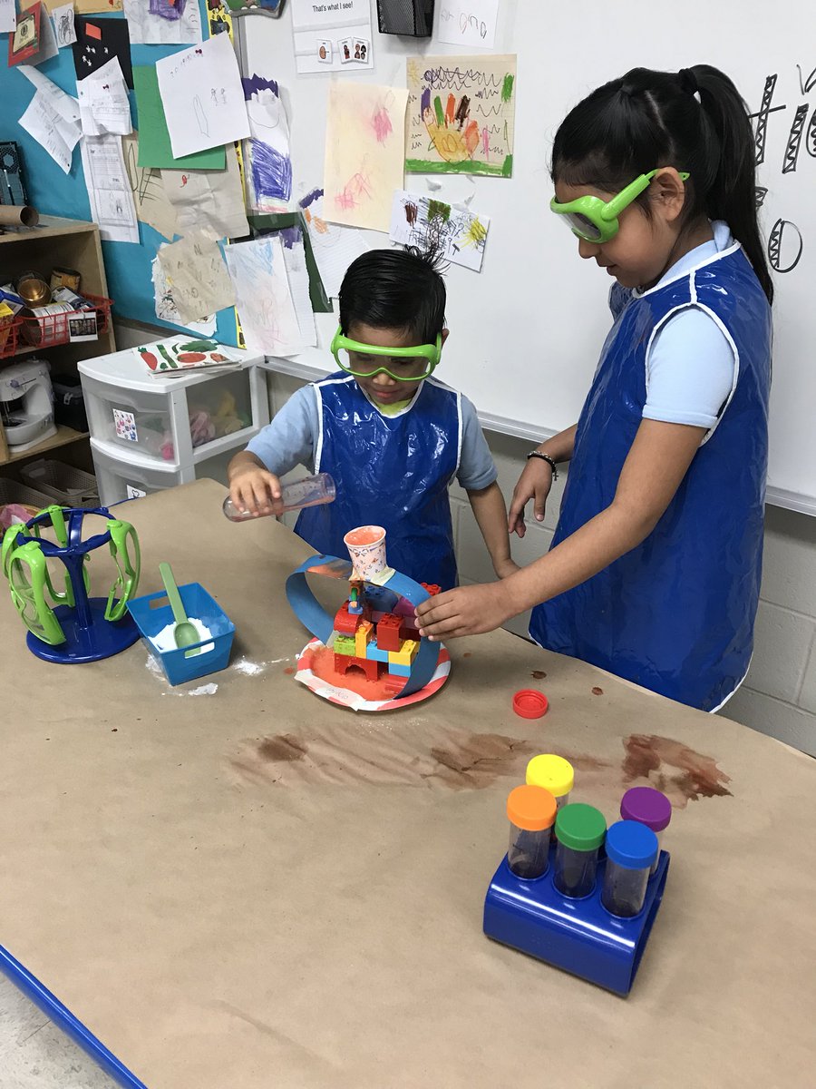 JacksontheTeach's tweet photo. Step 3- Collaborate with our 3rd grade friends to make them erupt. #studentledlearning #nisdppcd @NISDPassmore @Bilingualadv https://t.co/5XD9PbxDT9