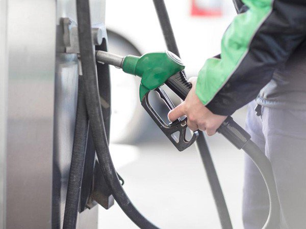 ani_digital's tweet photo. #Fuelprices continued to increase for the 12th straight day on Friday, with #petrol and #diesel prices hiked by 32 and 18 paise, respectively. The new prices came into effect at 6:00 am today.

Read @ANI story | https://t.co/j5GcDVaKOF https://t.co/VUbncSpBDK