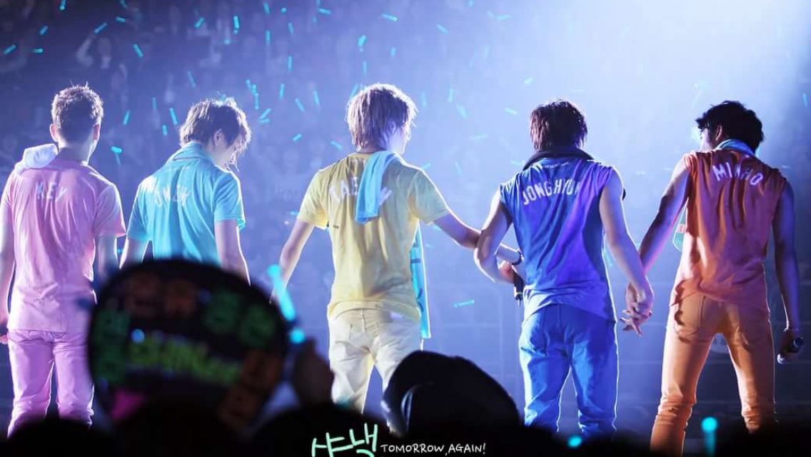 10 лет назад родилась группа SHINee.Сейчас меня переполняют эмоции,не описать словами как я люблю их.Сейчас хоть вас и 4,но в сердцах вас навсегда 5.

С днем рождения, легенды!#SHINee10thAnniversary