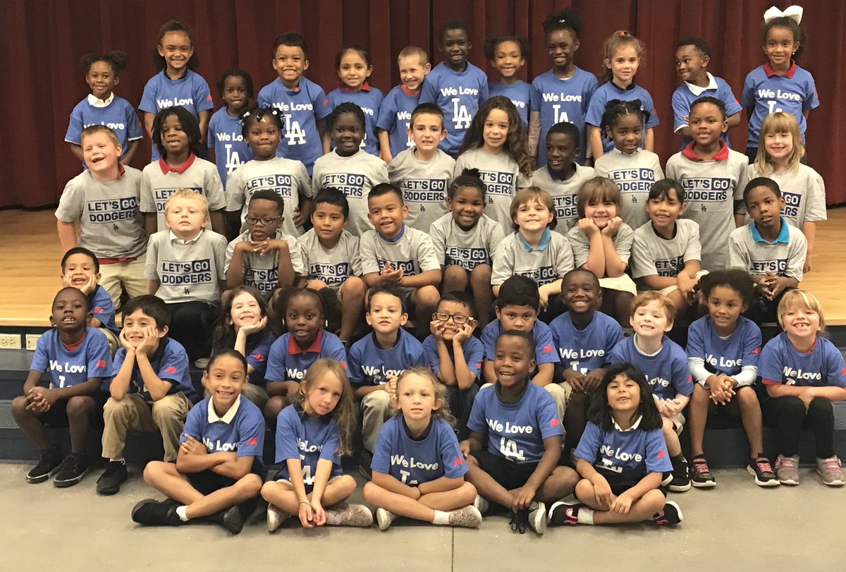 Who is ever so lucky to have the LA Dodgers be a supporter of your school! Only @DTEelementary!💙⚾️♥️ Teeshirts and hats for our little Dodgers! Thank you <a href="/Dodgers/">Los Angeles Dodgers</a>!! @HistDodgertown @IRCSchools <a href="/alexsloan22/">Alexandra Sloan</a> #HomeRun #Lovemyschool